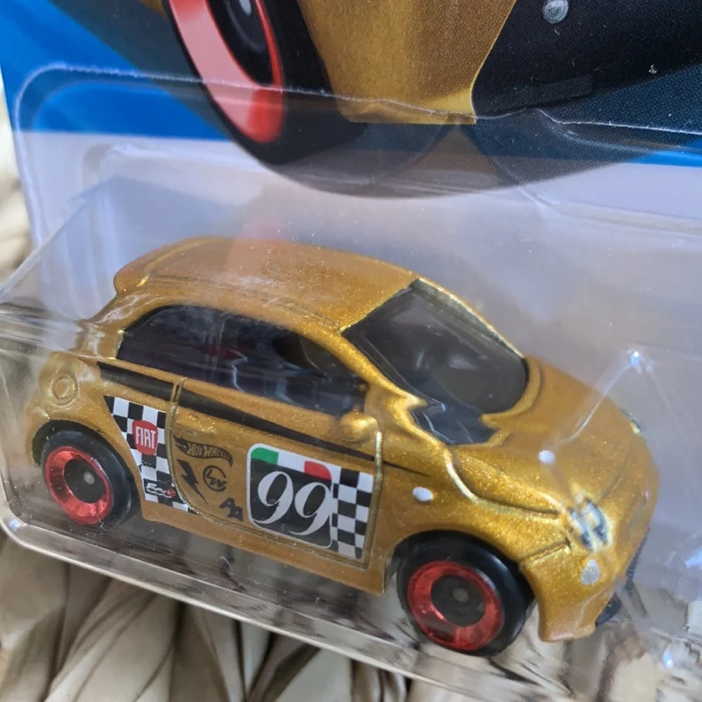 Gold Fiat 500e HW EV Golden Car Hot Wheels Hotwheels Electric Vehicle New 2025